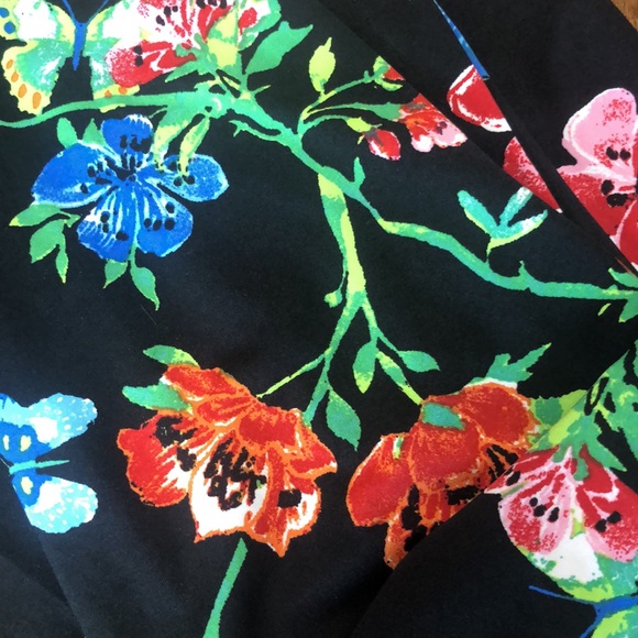 Capri, floral pants S/P - Picture 9 of 13